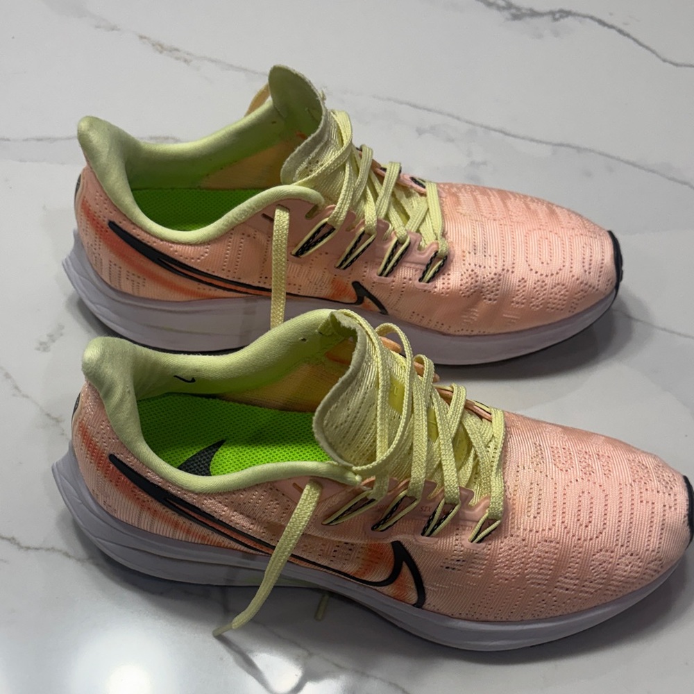 Nike Women's Peach and Black Sneakers GYM - Picture 6 of 17